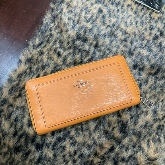 COACH FULL ZIP ACCORDION CROSS GRAIN LEATHER WALLET - Picture 10 of 11